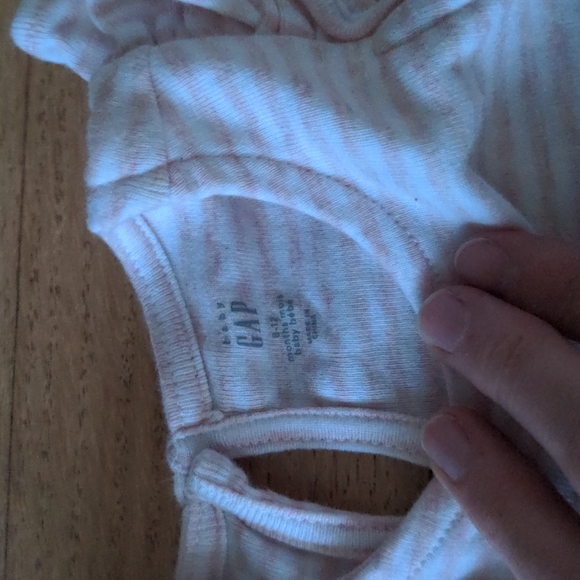 Short sleeved onesie - Picture 2 of 2